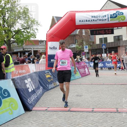 10.05.2026 - 8. Wedeler Halbmarathon Yannick Fuchs http://msf.ph/oto/9732483 10.05.2026 11:46:48 Ziel 831, 914, 945, 954, 2237 meine-sportfotos.de