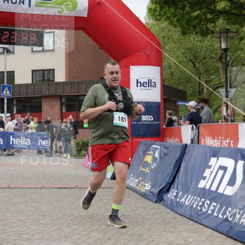 10.05.2026 - 8. Wedeler Halbmarathon Yannick Fuchs http://msf.ph/oto/9732490 10.05.2026 12:23:47 Ziel 181, 449 meine-sportfotos.de