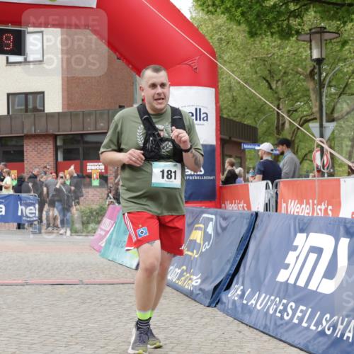 10.05.2026 - 8. Wedeler Halbmarathon Yannick Fuchs http://msf.ph/oto/9732495 10.05.2026 12:23:48 Ziel 181, 449 meine-sportfotos.de