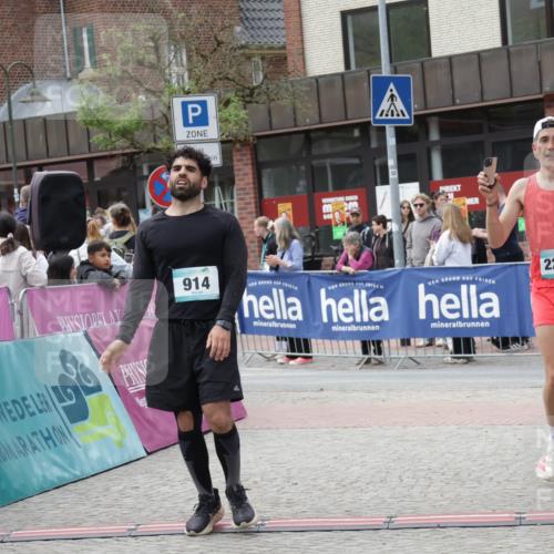 10.05.2026 - 8. Wedeler Halbmarathon Yannick Fuchs http://msf.ph/oto/9732498 10.05.2026 11:46:50 Ziel 831, 914, 2237 meine-sportfotos.de