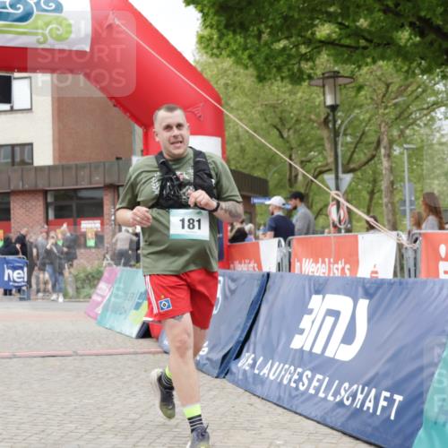 10.05.2026 - 8. Wedeler Halbmarathon Yannick Fuchs http://msf.ph/oto/9732500 10.05.2026 12:23:48 Ziel 181, 449 meine-sportfotos.de