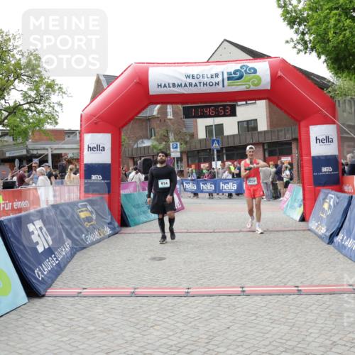 10.05.2026 - 8. Wedeler Halbmarathon Yannick Fuchs http://msf.ph/oto/9732528 10.05.2026 11:46:51 Ziel 831, 914, 2237 meine-sportfotos.de