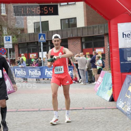10.05.2026 - 8. Wedeler Halbmarathon Yannick Fuchs http://msf.ph/oto/9732531 10.05.2026 11:46:52 Ziel 831, 914, 2237 meine-sportfotos.de