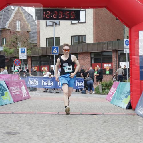 10.05.2026 - 8. Wedeler Halbmarathon Yannick Fuchs http://msf.ph/oto/9732546 10.05.2026 12:23:53 Ziel 748 meine-sportfotos.de