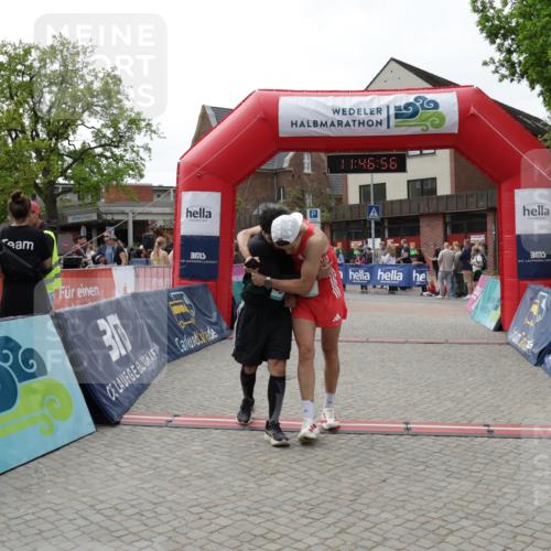 10.05.2026 - 8. Wedeler Halbmarathon Yannick Fuchs http://msf.ph/oto/9732586 10.05.2026 11:46:55 Ziel 761, 914, 2237 meine-sportfotos.de