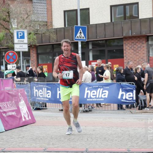 10.05.2026 - 8. Wedeler Halbmarathon Yannick Fuchs http://msf.ph/oto/9732596 10.05.2026 12:24:19 Ziel 17 meine-sportfotos.de