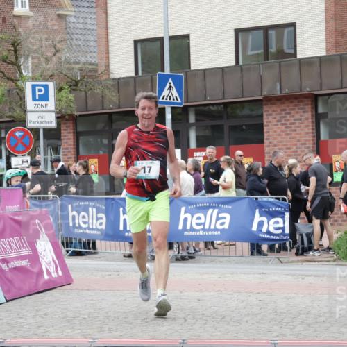 10.05.2026 - 8. Wedeler Halbmarathon Yannick Fuchs http://msf.ph/oto/9732601 10.05.2026 12:24:20 Ziel 17 meine-sportfotos.de