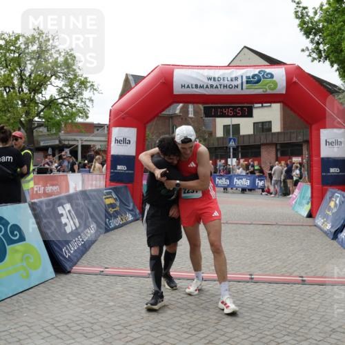 10.05.2026 - 8. Wedeler Halbmarathon Yannick Fuchs http://msf.ph/oto/9732602 10.05.2026 11:46:55 Ziel 761, 914, 2237 meine-sportfotos.de