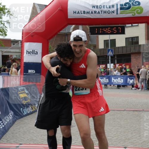 10.05.2026 - 8. Wedeler Halbmarathon Yannick Fuchs http://msf.ph/oto/9732611 10.05.2026 11:46:55 Ziel 761, 914, 2237 meine-sportfotos.de