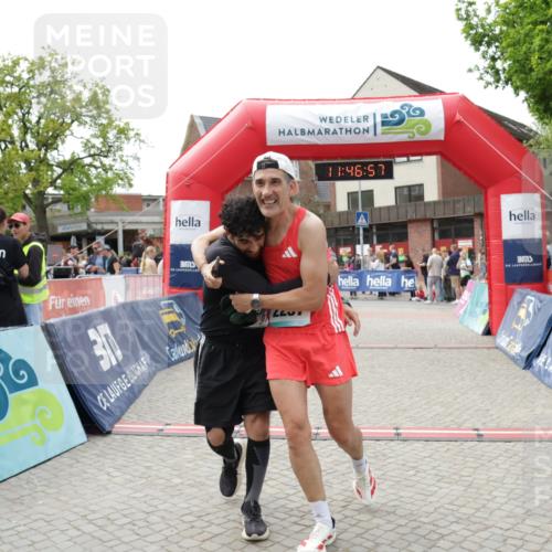10.05.2026 - 8. Wedeler Halbmarathon Yannick Fuchs http://msf.ph/oto/9732617 10.05.2026 11:46:56 Ziel 761, 914, 2237 meine-sportfotos.de