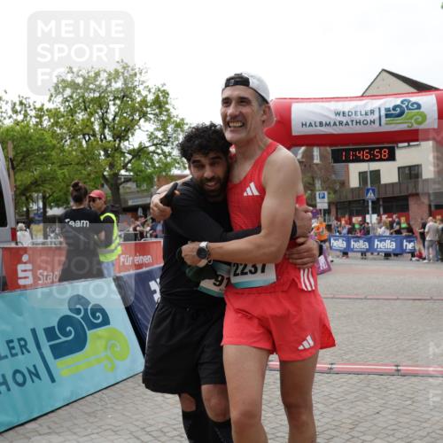 10.05.2026 - 8. Wedeler Halbmarathon Yannick Fuchs http://msf.ph/oto/9732621 10.05.2026 11:46:56 Ziel 761, 914, 2237 meine-sportfotos.de
