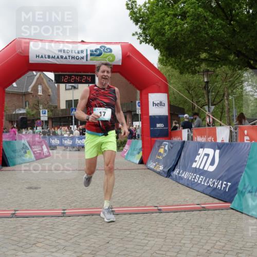 10.05.2026 - 8. Wedeler Halbmarathon Yannick Fuchs http://msf.ph/oto/9732623 10.05.2026 12:24:22 Ziel 17 meine-sportfotos.de