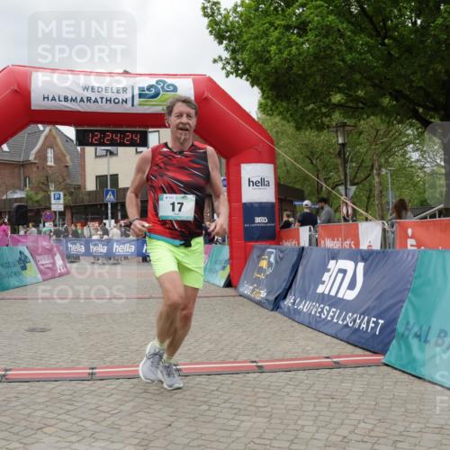 10.05.2026 - 8. Wedeler Halbmarathon Yannick Fuchs http://msf.ph/oto/9732627 10.05.2026 12:24:22 Ziel 17 meine-sportfotos.de