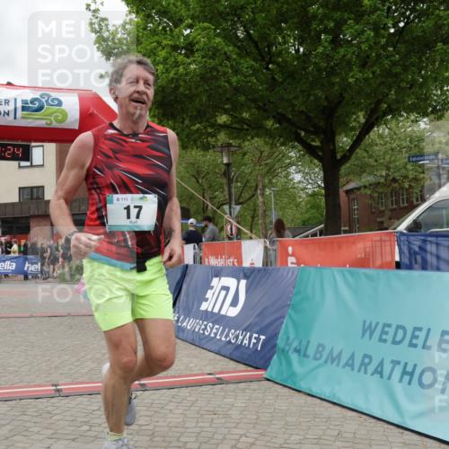 10.05.2026 - 8. Wedeler Halbmarathon Yannick Fuchs http://msf.ph/oto/9732634 10.05.2026 12:24:22 Ziel 17 meine-sportfotos.de