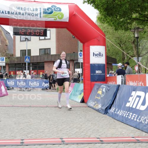 10.05.2026 - 8. Wedeler Halbmarathon Yannick Fuchs http://msf.ph/oto/9732651 10.05.2026 12:25:01 Ziel 2024 meine-sportfotos.de