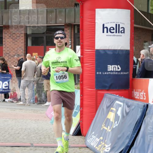 10.05.2026 - 8. Wedeler Halbmarathon Yannick Fuchs http://msf.ph/oto/9732652 10.05.2026 11:47:01 Ziel 761, 1056 meine-sportfotos.de