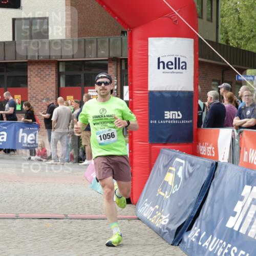 10.05.2026 - 8. Wedeler Halbmarathon Yannick Fuchs http://msf.ph/oto/9732654 10.05.2026 11:47:02 Ziel 761, 1056 meine-sportfotos.de