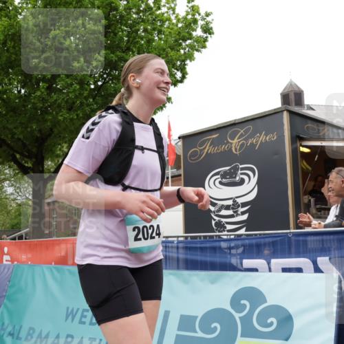 10.05.2026 - 8. Wedeler Halbmarathon Yannick Fuchs http://msf.ph/oto/9732665 10.05.2026 12:25:03 Ziel 2024 meine-sportfotos.de