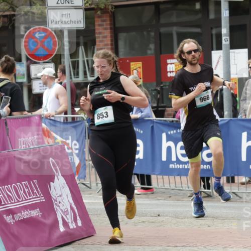 10.05.2026 - 8. Wedeler Halbmarathon Yannick Fuchs http://msf.ph/oto/9732674 10.05.2026 11:47:06 Ziel 853, 966, 1056 meine-sportfotos.de
