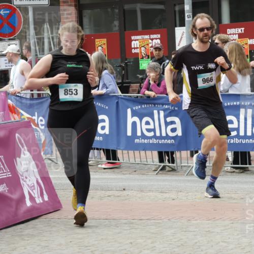 10.05.2026 - 8. Wedeler Halbmarathon Yannick Fuchs http://msf.ph/oto/9732677 10.05.2026 11:47:06 Ziel 853, 966, 1056 meine-sportfotos.de