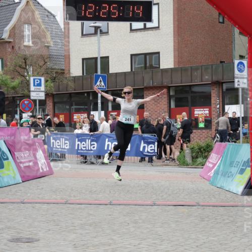 10.05.2026 - 8. Wedeler Halbmarathon Yannick Fuchs http://msf.ph/oto/9732678 10.05.2026 12:25:12 Ziel 241, 349 meine-sportfotos.de