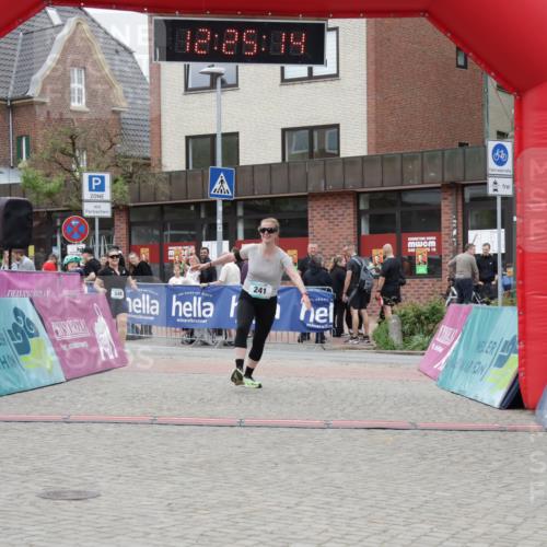 10.05.2026 - 8. Wedeler Halbmarathon Yannick Fuchs http://msf.ph/oto/9732679 10.05.2026 12:25:12 Ziel 241, 349 meine-sportfotos.de