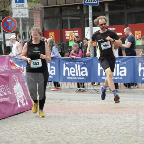 10.05.2026 - 8. Wedeler Halbmarathon Yannick Fuchs http://msf.ph/oto/9732680 10.05.2026 11:47:06 Ziel 853, 966, 1056 meine-sportfotos.de