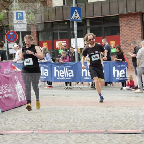 10.05.2026 - 8. Wedeler Halbmarathon Yannick Fuchs http://msf.ph/oto/9732681 10.05.2026 11:47:07 Ziel 853, 966, 1056 meine-sportfotos.de