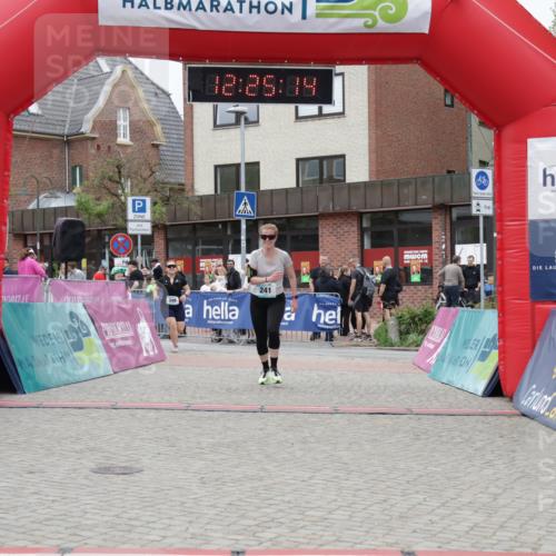 10.05.2026 - 8. Wedeler Halbmarathon Yannick Fuchs http://msf.ph/oto/9732683 10.05.2026 12:25:12 Ziel 241, 349 meine-sportfotos.de