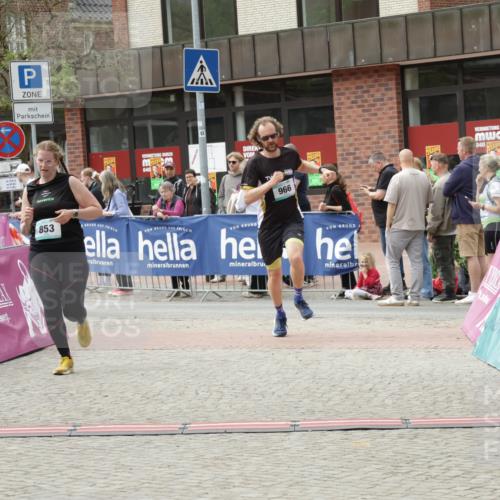 10.05.2026 - 8. Wedeler Halbmarathon Yannick Fuchs http://msf.ph/oto/9732684 10.05.2026 11:47:07 Ziel 853, 966, 1056 meine-sportfotos.de