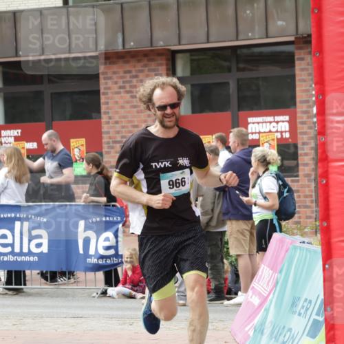 10.05.2026 - 8. Wedeler Halbmarathon Yannick Fuchs http://msf.ph/oto/9732685 10.05.2026 11:47:08 Ziel 853, 966 meine-sportfotos.de