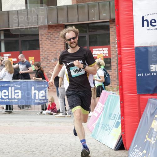 10.05.2026 - 8. Wedeler Halbmarathon Yannick Fuchs http://msf.ph/oto/9732689 10.05.2026 11:47:08 Ziel 853, 966 meine-sportfotos.de