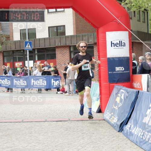 10.05.2026 - 8. Wedeler Halbmarathon Yannick Fuchs http://msf.ph/oto/9732693 10.05.2026 11:47:08 Ziel 853, 966 meine-sportfotos.de