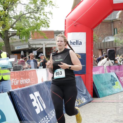 10.05.2026 - 8. Wedeler Halbmarathon Yannick Fuchs http://msf.ph/oto/9732701 10.05.2026 11:47:10 Ziel 853, 966 meine-sportfotos.de