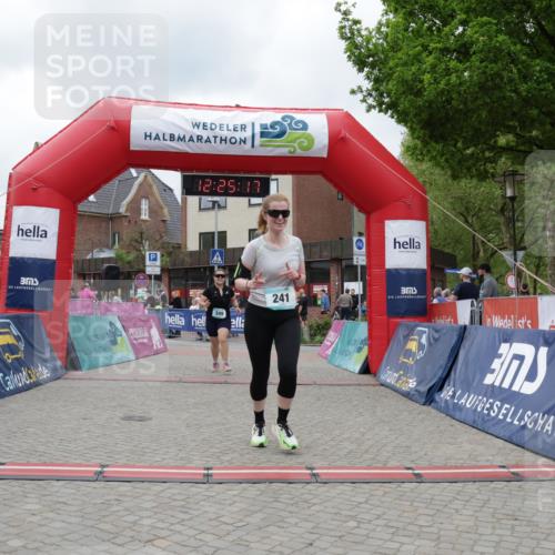 10.05.2026 - 8. Wedeler Halbmarathon Yannick Fuchs http://msf.ph/oto/9732719 10.05.2026 12:25:15 Ziel 241, 349 meine-sportfotos.de