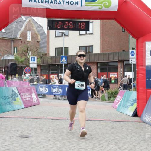 10.05.2026 - 8. Wedeler Halbmarathon Yannick Fuchs http://msf.ph/oto/9732731 10.05.2026 12:25:16 Ziel 241, 349 meine-sportfotos.de