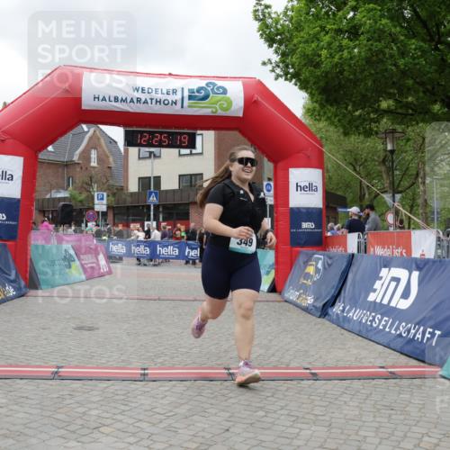 10.05.2026 - 8. Wedeler Halbmarathon Yannick Fuchs http://msf.ph/oto/9732742 10.05.2026 12:25:17 Ziel 241, 349 meine-sportfotos.de