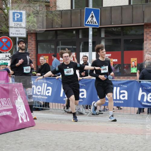 10.05.2026 - 8. Wedeler Halbmarathon Yannick Fuchs http://msf.ph/oto/9732753 10.05.2026 12:25:23 Ziel 427, 445, 501 meine-sportfotos.de