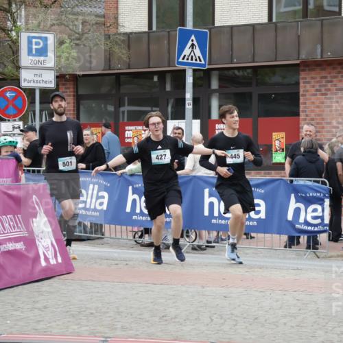 10.05.2026 - 8. Wedeler Halbmarathon Yannick Fuchs http://msf.ph/oto/9732755 10.05.2026 12:25:23 Ziel 427, 445, 501 meine-sportfotos.de
