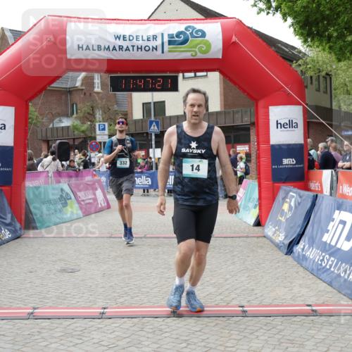 10.05.2026 - 8. Wedeler Halbmarathon Yannick Fuchs http://msf.ph/oto/9732758 10.05.2026 11:47:19 Ziel 14, 332, 2094 meine-sportfotos.de