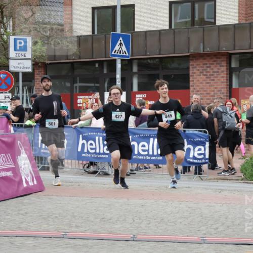 10.05.2026 - 8. Wedeler Halbmarathon Yannick Fuchs http://msf.ph/oto/9732759 10.05.2026 12:25:23 Ziel 427, 445, 501 meine-sportfotos.de
