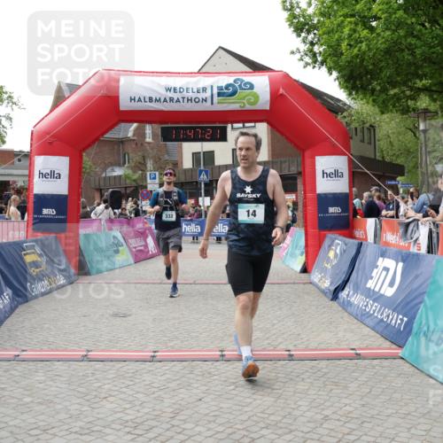 10.05.2026 - 8. Wedeler Halbmarathon Yannick Fuchs http://msf.ph/oto/9732760 10.05.2026 11:47:19 Ziel 14, 332, 2094 meine-sportfotos.de