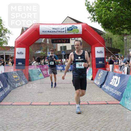 10.05.2026 - 8. Wedeler Halbmarathon Yannick Fuchs http://msf.ph/oto/9732761 10.05.2026 11:47:19 Ziel 14, 332, 2094 meine-sportfotos.de