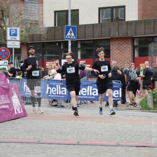 10.05.2026 - 8. Wedeler Halbmarathon Yannick Fuchs http://msf.ph/oto/9732762 10.05.2026 12:25:23 Ziel 427, 445, 501 meine-sportfotos.de