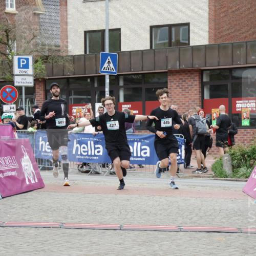 10.05.2026 - 8. Wedeler Halbmarathon Yannick Fuchs http://msf.ph/oto/9732765 10.05.2026 12:25:23 Ziel 427, 445, 501 meine-sportfotos.de