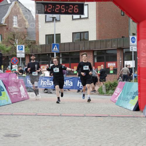 10.05.2026 - 8. Wedeler Halbmarathon Yannick Fuchs http://msf.ph/oto/9732768 10.05.2026 12:25:24 Ziel 427, 445, 501 meine-sportfotos.de