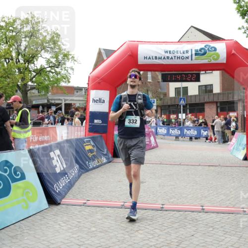 10.05.2026 - 8. Wedeler Halbmarathon Yannick Fuchs http://msf.ph/oto/9732769 10.05.2026 11:47:21 Ziel 14, 332, 2094 meine-sportfotos.de