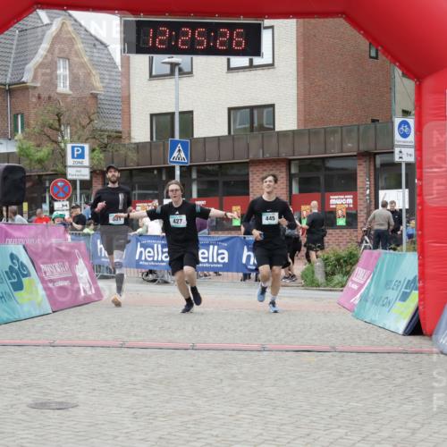 10.05.2026 - 8. Wedeler Halbmarathon Yannick Fuchs http://msf.ph/oto/9732770 10.05.2026 12:25:24 Ziel 427, 445, 501 meine-sportfotos.de