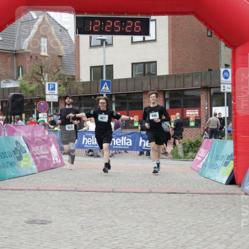 10.05.2026 - 8. Wedeler Halbmarathon Yannick Fuchs http://msf.ph/oto/9732772 10.05.2026 12:25:24 Ziel 427, 445, 501 meine-sportfotos.de