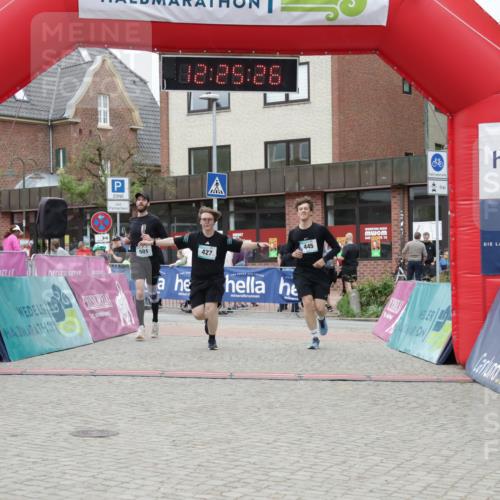 10.05.2026 - 8. Wedeler Halbmarathon Yannick Fuchs http://msf.ph/oto/9732775 10.05.2026 12:25:24 Ziel 427, 445, 501 meine-sportfotos.de